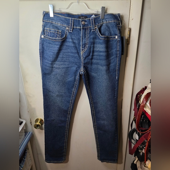 True Religion Rocco Big T Relaxed Skinny Jeans SZ: 34 X 32 NWT MEDIUM ABYSS WASH - Picture 1 of 13